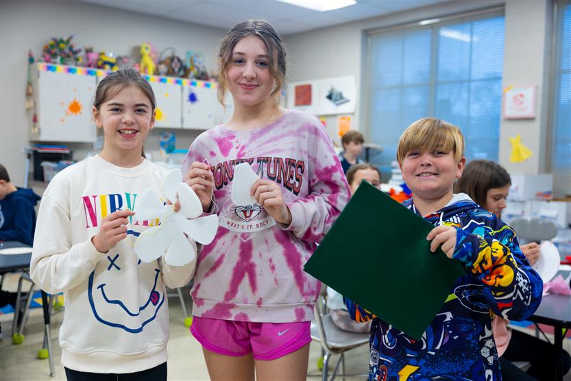 Fifth graders at Pearre Creek learn how to sew